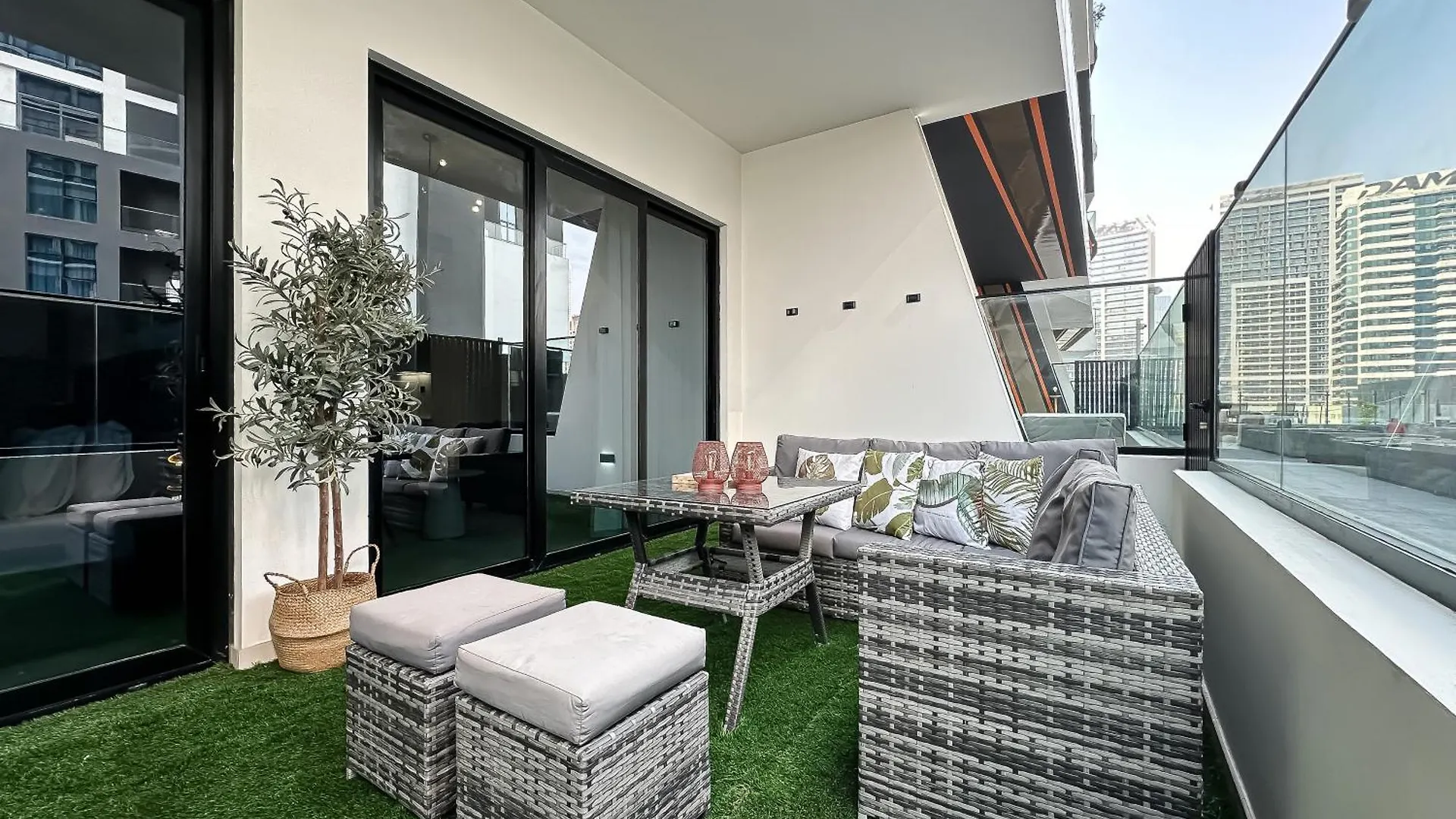 Apartment Trophy Lux Suite With Garden Balcony And Burj Khalifa Views Dubai