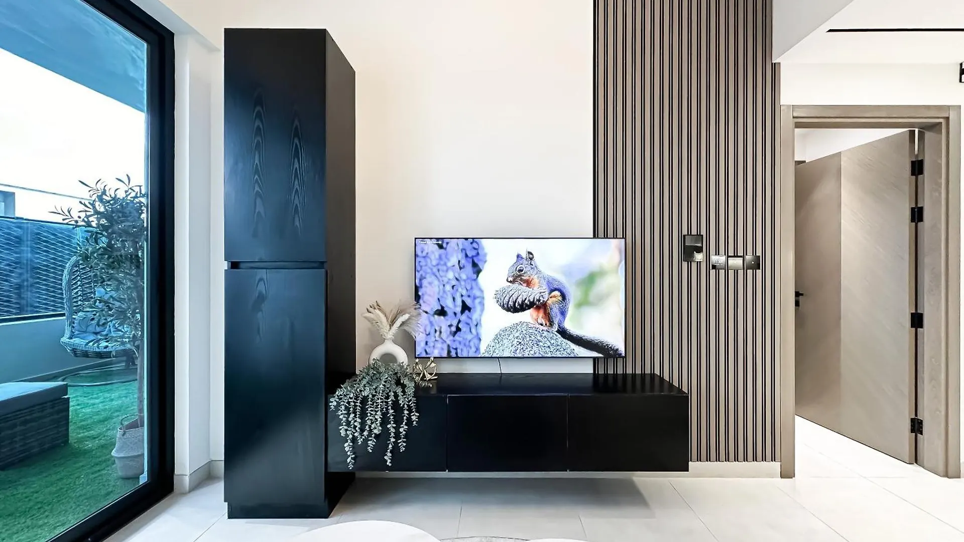 Trophy Lux Suite With Garden Balcony And Burj Khalifa Views Dubai Apartment