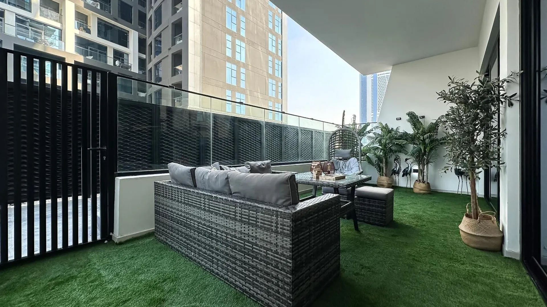 Trophy Lux Suite With Garden Balcony And Burj Khalifa Views Dubai United Arab Emirates